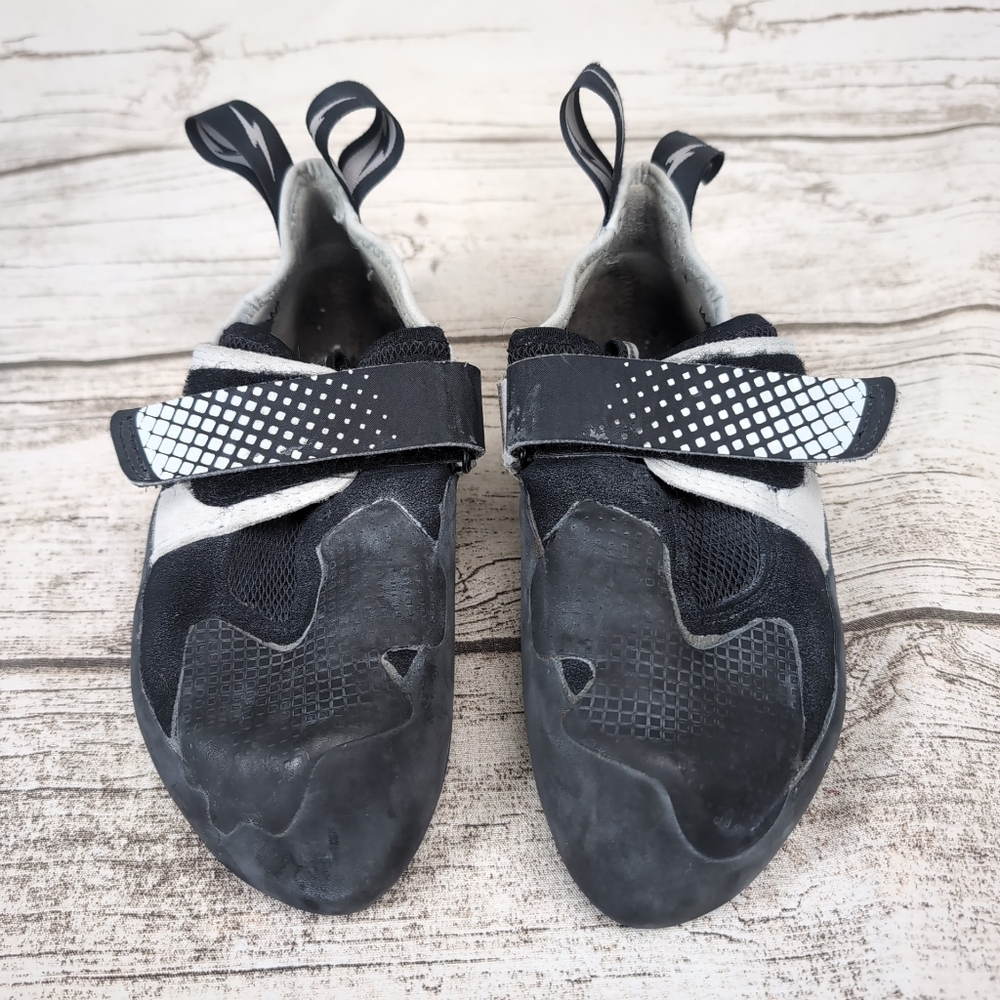 Evolve Black And White Climbing Shoes Size 40